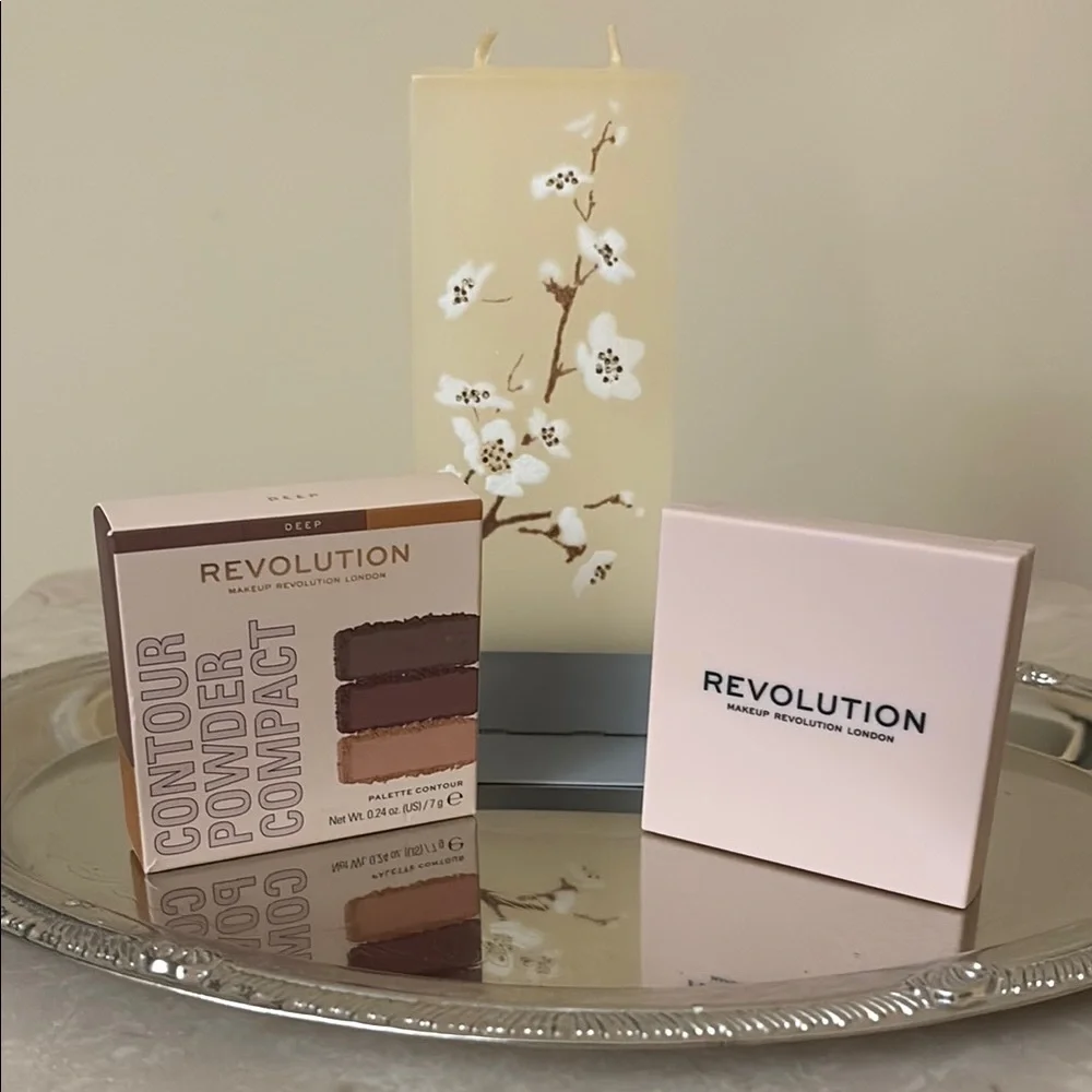Revolution Contour Powder Compact in Deep NIB